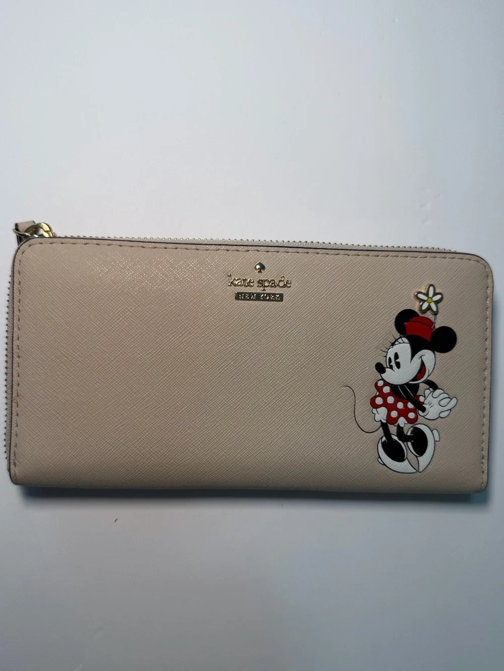 kate spade beige Minnie Mouse zip-around wallet